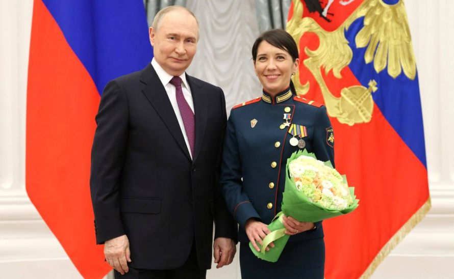 Президент Владимир Путин наградил Звездой Героя России медсестру мотострелкового подразделения ефрейтора Людмилу Болилую