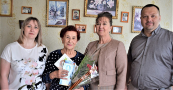 Поздравили ветеранов труда