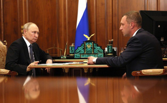 На встрече с Президентом Владимиром Путиным поблагодарил его за оказанное доверие и рассказал о проводимой в регионе работе по развитию транспортной инфраструктуры