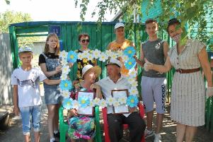 Выездное поздравление юбиляров ко Дню семьи любви и верности