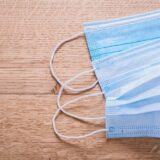Социальные работники обеспечивают масками социально уязвимые категории граждан