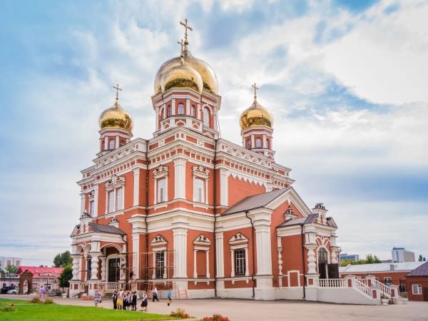 Православные саратовцы встретили ковчег с мощами святителя Тихона