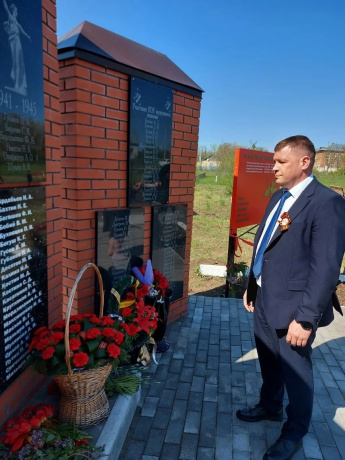  9 мая, в день Победы прошло торжественное открытие мемориального комплекса в поселке Тепловский Перелюбского района