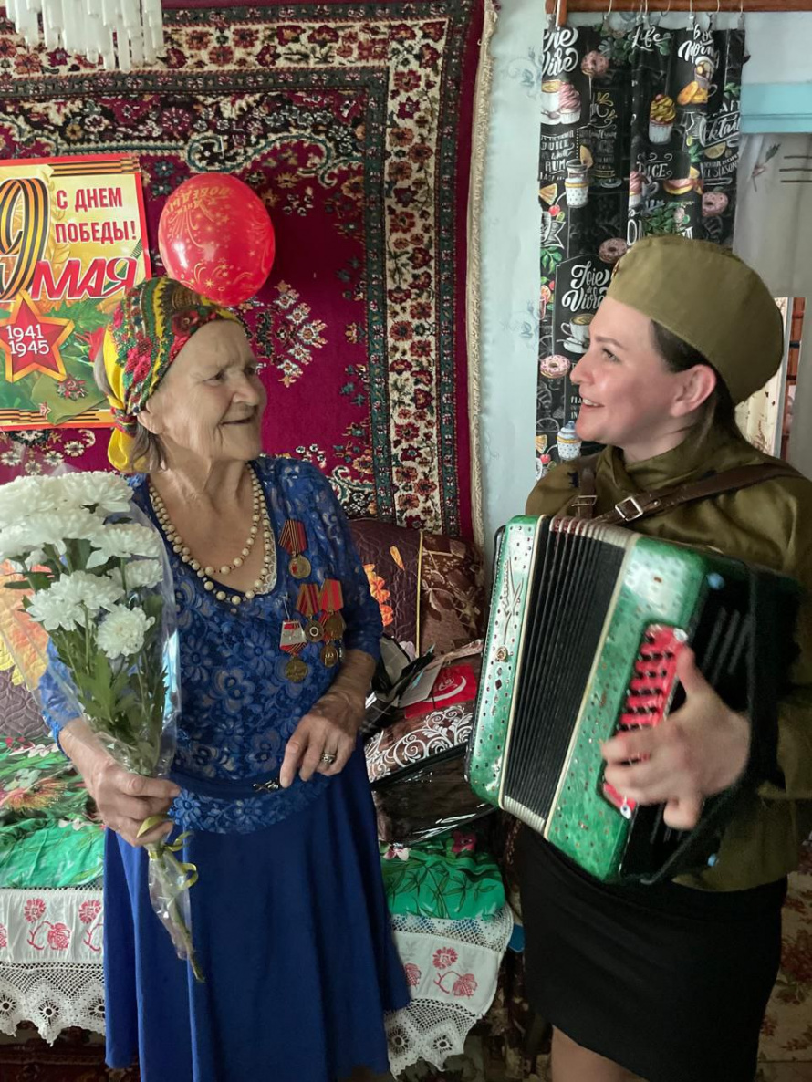 9 мая - это праздник, о котором нельзя забывать, о нем просто необходимо помнить, достойно отмечать и передавать будущим поколениям